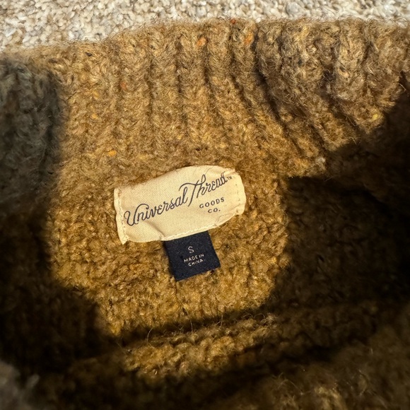 Universal Thread - Chunky Cropped Sweater - Picture 3 of 4